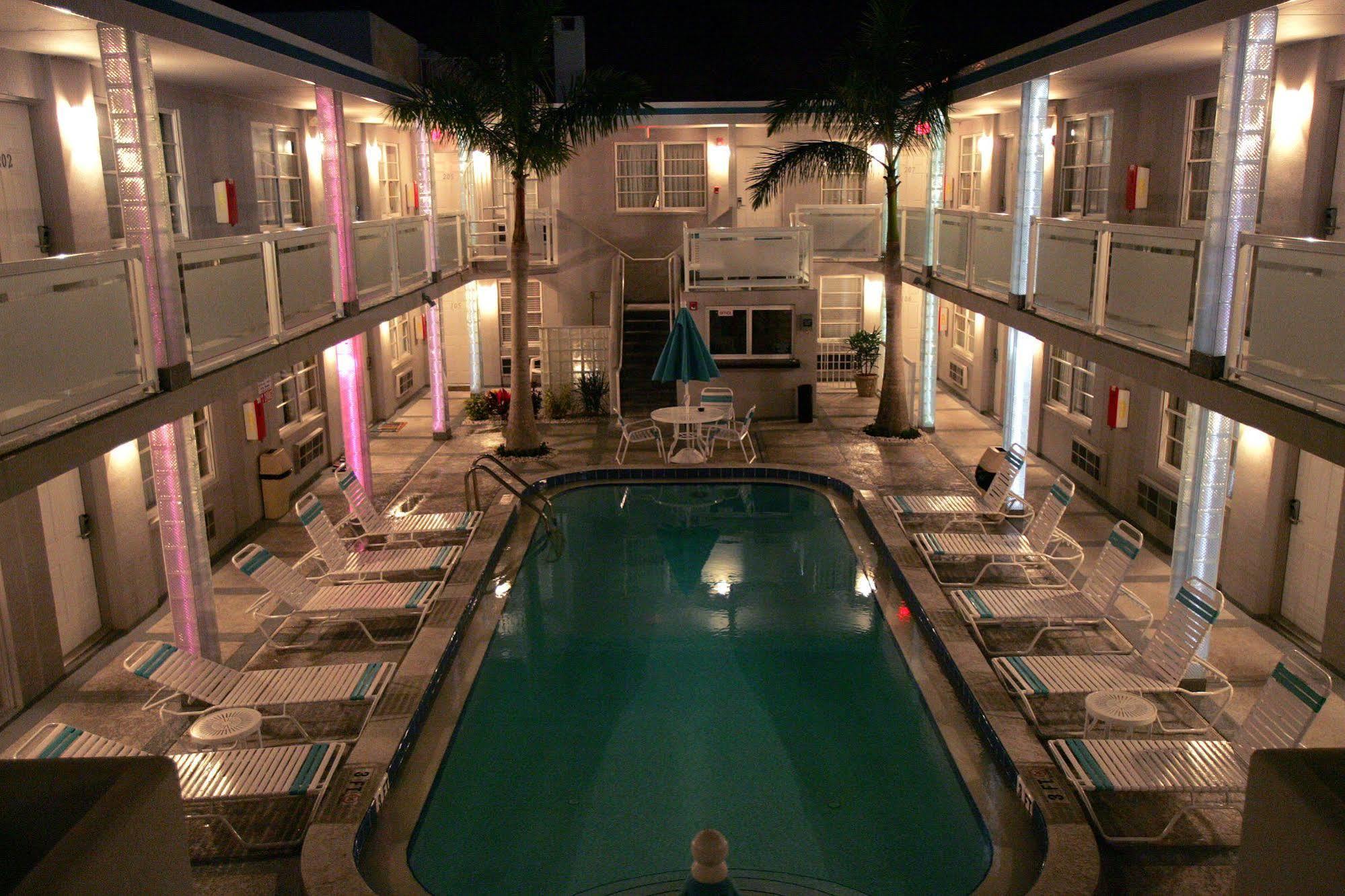 卡米洛特海滩套房酒店 克利尔沃特 外观 照片